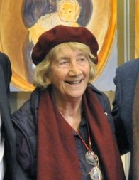 Lorenza mazzetti , dietro di lei si intravede uno dei quadri che lei ha dipento per ricordare l'eccidio dei suoi durante la guerra.